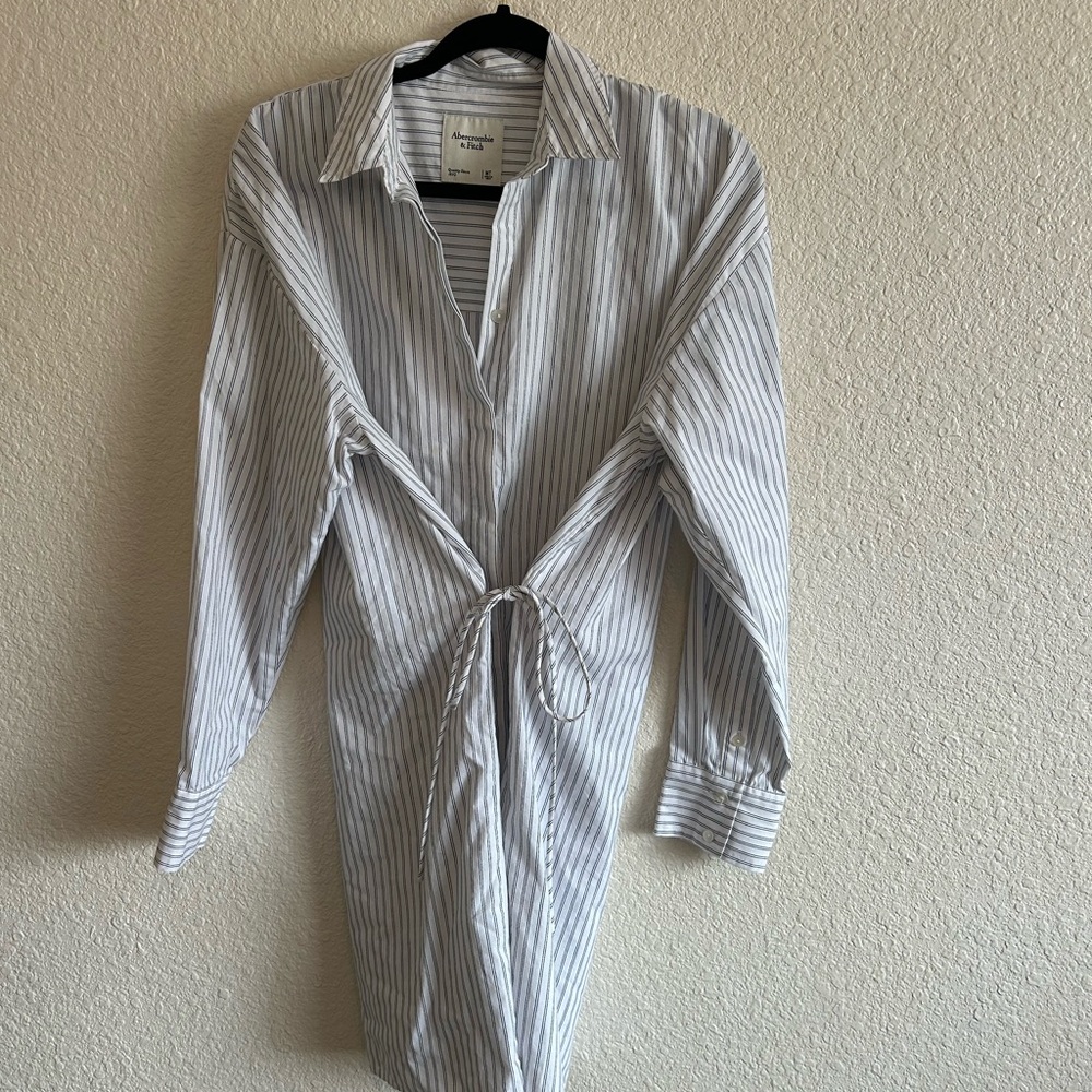 Abercrombie & Fitch White Shirt with Navy Pinstripes